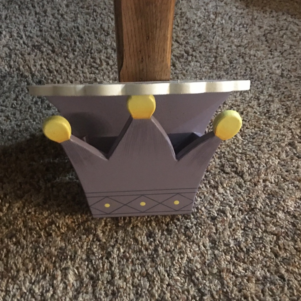 Crown Shelves